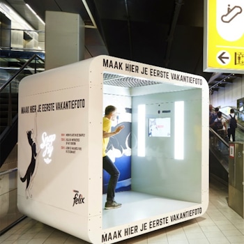 We elevated passenger experiences at Amsterdam Schiphol Airport. Our pop-up design offered airports, brands, and operators a perfect opportunity to share their stories with thousands of consumers in minutes. Design by Studio Königshausen.